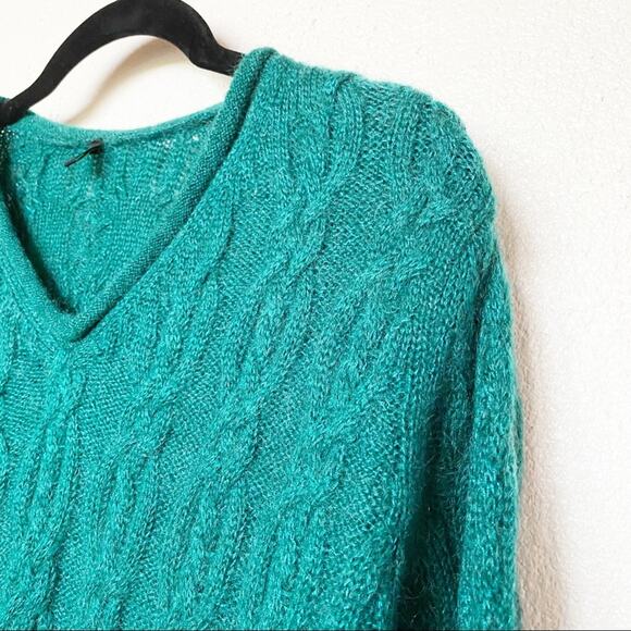 Benetton Green V-Neck Braid Cable Pattern Sweater Size Large - Picture 2 of 9